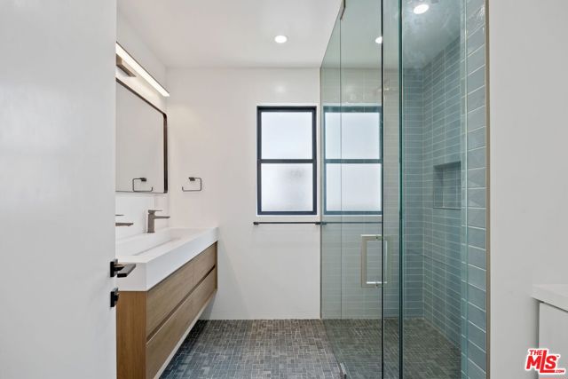 3940 Huron Avenue, Culver City CA: https://media.crmls.org/mediaz/001aa584-75ba-404c-9d40-0770af265822.jpg
