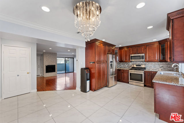 7869 Ventura Canyon Avenue, 306