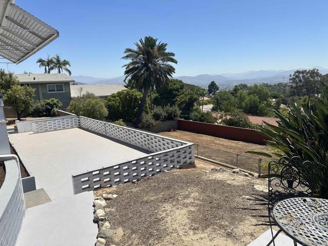 874 Hacienda Drive, El Cajon CA: https://media.crmls.org/mediaz/001b56bc-a4b4-46d5-9c78-4d6b234b38b8.jpg