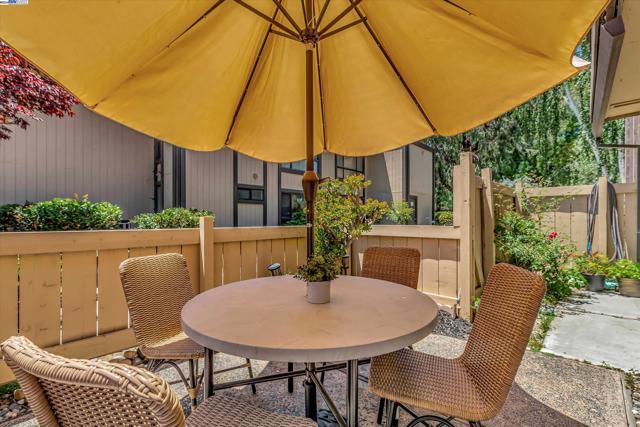 Image 23 of 31 For 39139 Argonaut Way  111
