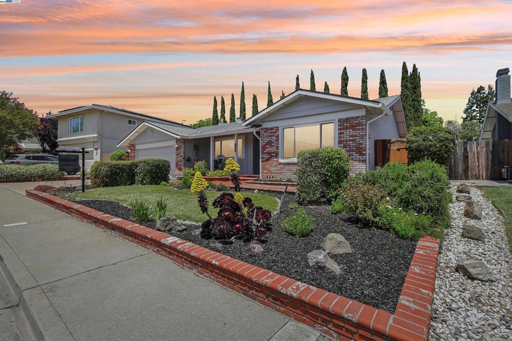 7527 Hillsdale Dr
