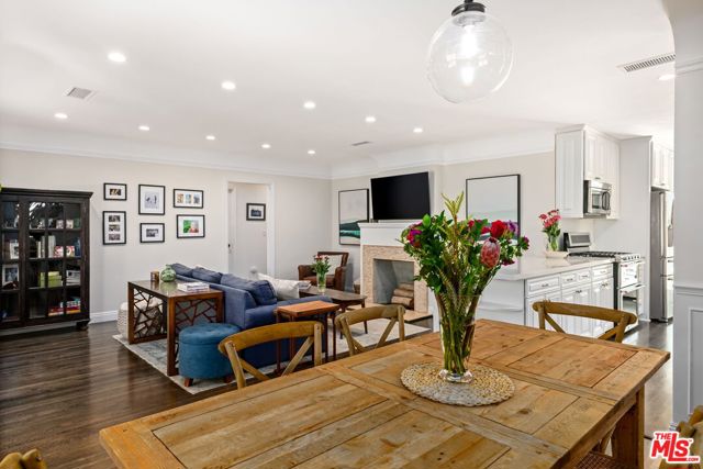 4223 Wilkinson Avenue, Studio City CA: https://media.crmls.org/mediaz/001cd590-50c1-46c9-b8e3-3599ed3984e5.jpg