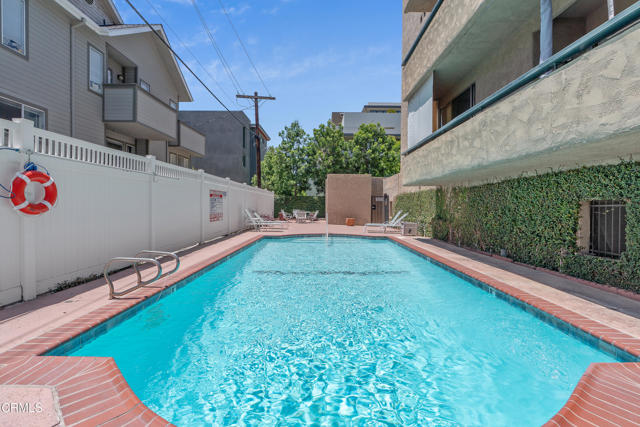 960 San Pasqual Street, Pasadena CA: https://media.crmls.org/mediaz/001d2bdb-8778-4bad-ab5c-f47720e3be47.jpg