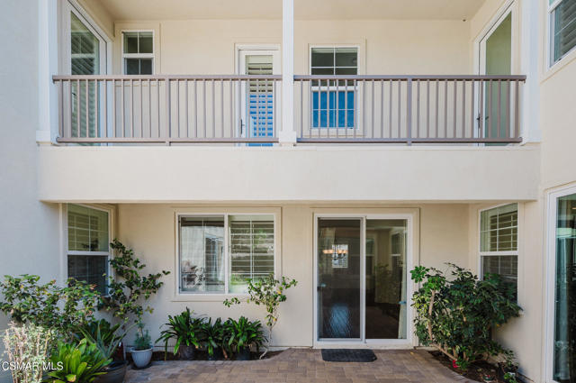 2079 Legacy Drive, Simi Valley CA: https://media.crmls.org/mediaz/001d50fa-9104-43ee-8e66-9426e135e0fc.jpg