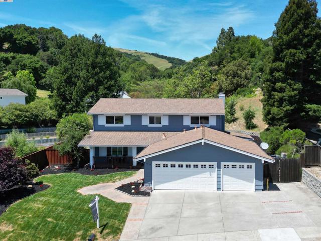 8658 Fenwick Way, Dublin CA: https://media.crmls.org/mediaz/001db51d-778d-4347-a90a-b824b1e83213.jpg