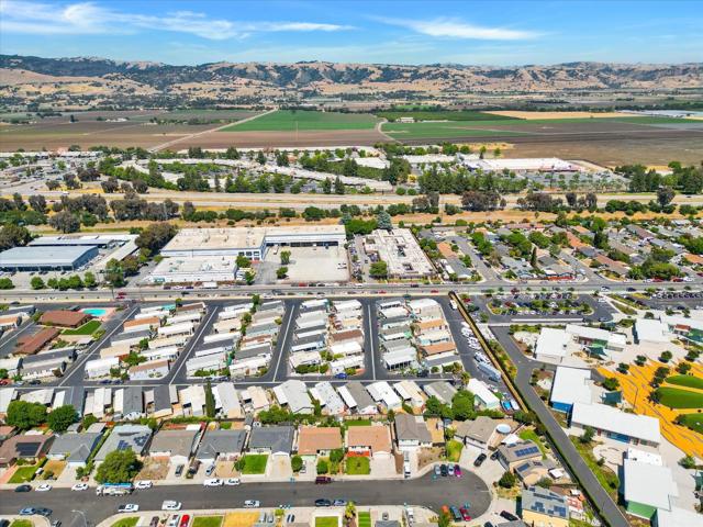8100 Springdale Court, Gilroy CA: https://media.crmls.org/mediaz/001e027f-df8a-48fd-97d3-79deaf147e9f.jpg