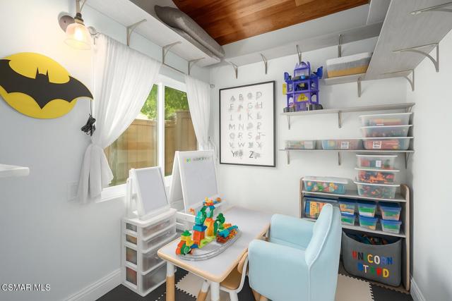 26007 Philrich Circle, Calabasas CA: https://media.crmls.org/mediaz/001e11a0-23d9-4875-9200-e77f4ecd2cbf.jpg