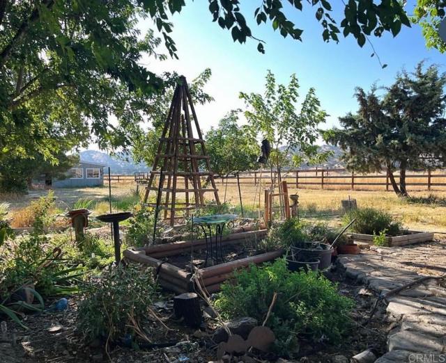 Detail Gallery Image 2 of 36 For 18461 Santa Anita St, Tehachapi,  CA 93561 - 3 Beds | 2 Baths