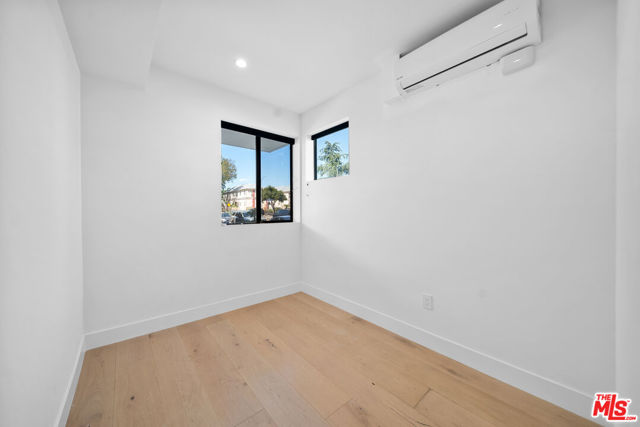 733 N Gramercy Place, Los Angeles CA: https://media.crmls.org/mediaz/001f1377-3fa8-487c-b091-49ec3ec8147f.jpg