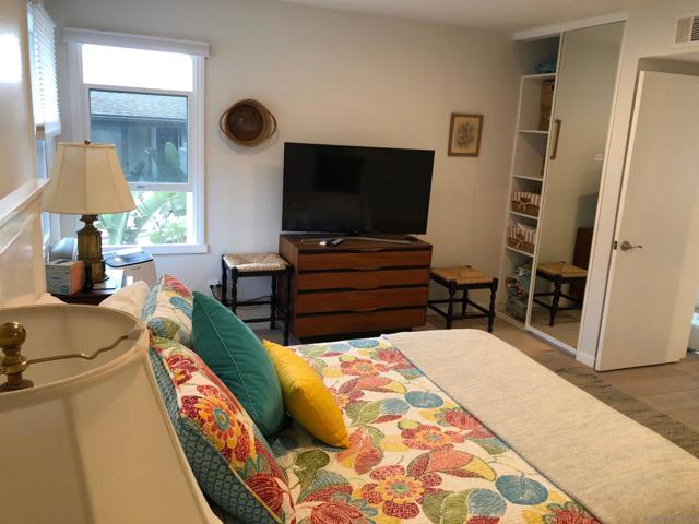 940 Sealane Dr, Encinitas CA: https://media.crmls.org/mediaz/001f7ebe-bcd8-4a97-8f64-5de86aa68c66.jpg