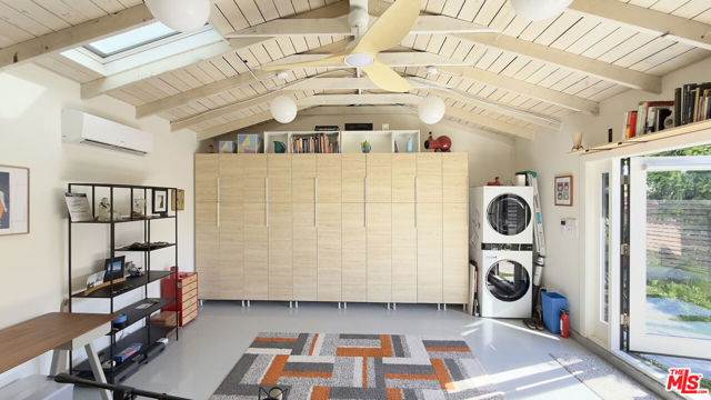1407 Randall Court, Los Angeles CA: https://media.crmls.org/mediaz/00201cf1-c2b7-4743-975e-d09c2111ddb4.jpg
