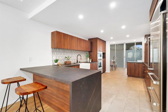 1001 Genter St, La Jolla CA: https://media.crmls.org/mediaz/00205d52-3910-4c15-b991-6e2ab2aa32fa.jpg