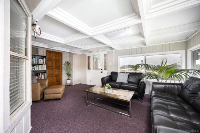 2130 Sunset Dr, Vista CA: https://media.crmls.org/mediaz/0020ec7f-9bea-4627-9dbe-8518fa7d9c95.jpg