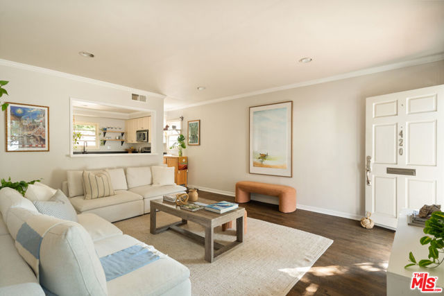 420 Pacific Street, Santa Monica CA: https://media.crmls.org/mediaz/00210e62-45d0-42c8-9401-b7b2a882dc7c.jpg