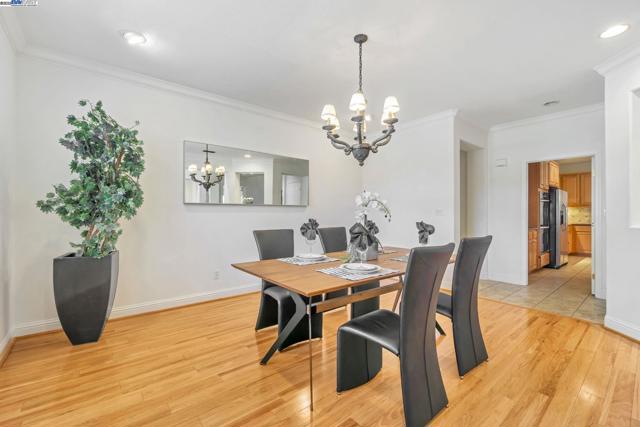 135 Cara Ct, Walnut Creek CA: https://media.crmls.org/mediaz/002153de-89ed-4a91-8613-52cf56f09989.jpg