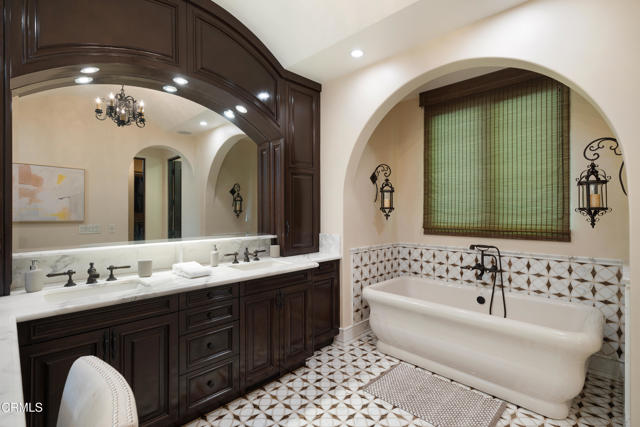 Detail Gallery Image 14 of 50 For 5065 Indianola Way, La Canada Flintridge,  CA 91011 - 5 Beds | 5/2 Baths