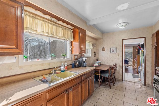 1757 Wellesley Avenue, Los Angeles CA: https://media.crmls.org/mediaz/00219269-f4a0-496b-aada-def74cfd1847.jpg