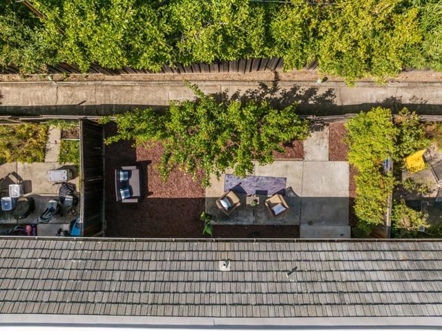 21 Willow Road, Menlo Park CA: https://media.crmls.org/mediaz/0022a23c-3878-4545-b329-245492df2528.jpg