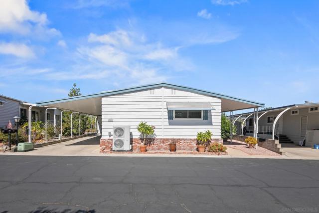 9500 Harritt Rd, Lakeside CA: https://media.crmls.org/mediaz/00232a62-5833-48d8-b1ea-e4ee0daf435b.jpg