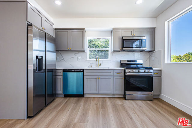 2055 S Garth Avenue, Los Angeles CA: https://media.crmls.org/mediaz/0023310a-10a8-4f7b-9336-b943739dc41b.jpg
