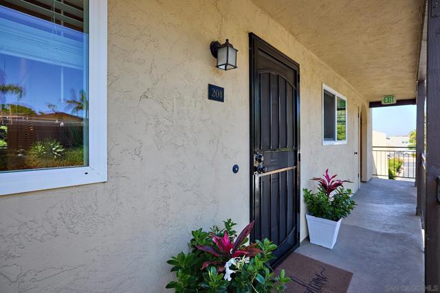 800 Encinitas Blvd, Encinitas CA: https://media.crmls.org/mediaz/002345d8-50ec-4f07-84ba-014b74625042.jpg