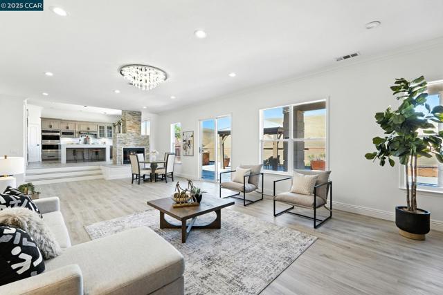 1023 Pebble Beach Dr, Clayton CA: https://media.crmls.org/mediaz/00239557-1704-4ada-bf3a-e6dc9aaced0f.jpg