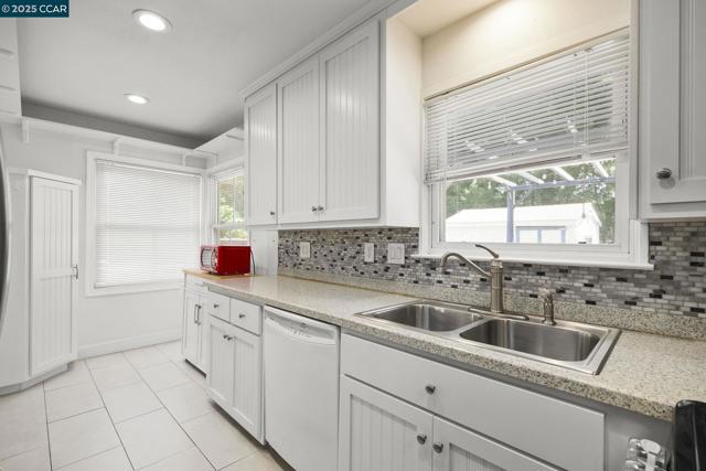 1930 N 6th St, Concord CA: https://media.crmls.org/mediaz/0023a6f1-760b-4b60-91ef-91615b862c52.jpg
