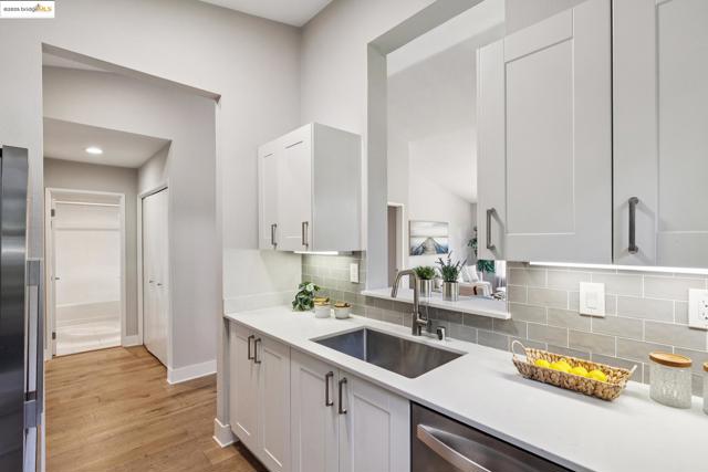 96 Bayside Ct, Richmond CA: https://media.crmls.org/mediaz/0023a935-6731-475b-afd7-a6aeca8767df.jpg