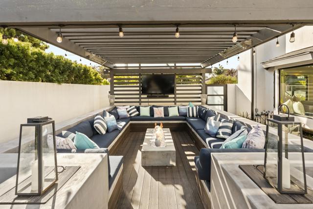 314 S Nardo Ave, Solana Beach CA: https://media.crmls.org/mediaz/0023af3f-c31c-4871-bb2a-9f1057dd9e16.jpg