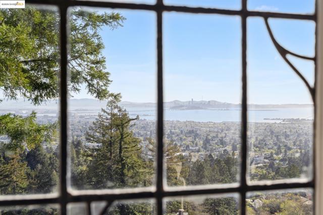 1143 Keith Ave, Berkeley CA: https://media.crmls.org/mediaz/0023d8de-8f64-4d33-85d7-f0e09ce0c3e4.jpg