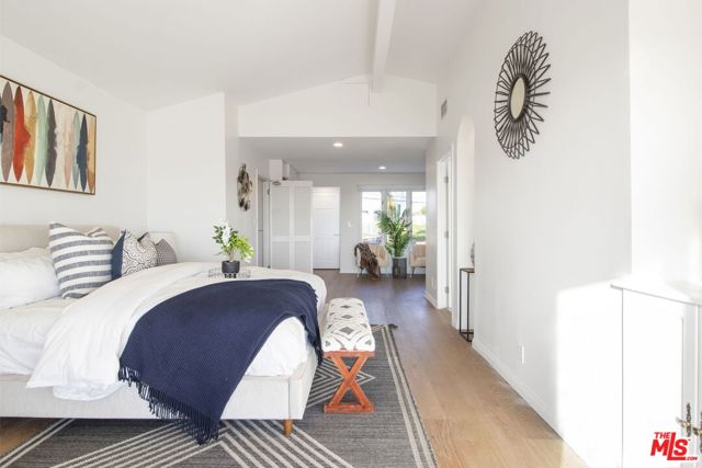 905 Berkeley Street, Santa Monica CA: https://media.crmls.org/mediaz/002413b1-d081-4902-86fc-07f3b3c26407.jpg