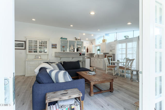 Detail Gallery Image 2 of 33 For 1089 Belfast Ln, Ventura,  CA 93001 - 3 Beds | 2 Baths