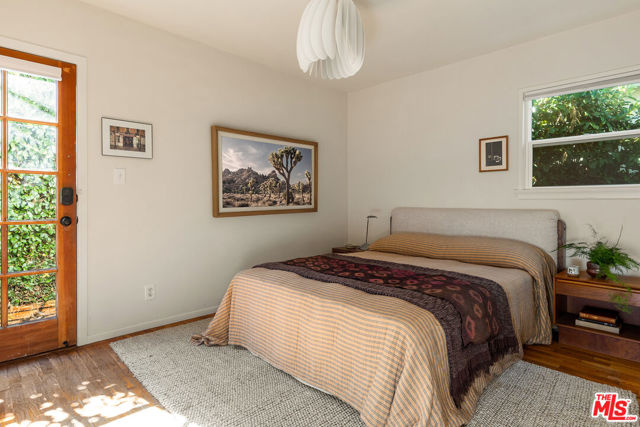 510 Venice Way, Venice CA: https://media.crmls.org/mediaz/00248aaf-6ca9-45e3-a338-f6564ce698f7.jpg