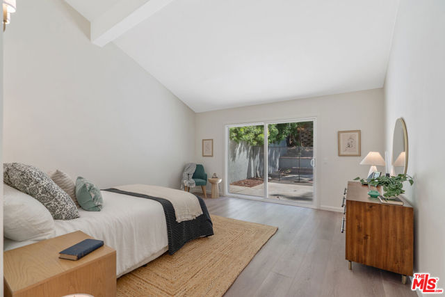 19 Rippling, Irvine CA: https://media.crmls.org/mediaz/0024a6c1-97c3-453d-9e84-4bc70e32c37e.jpg