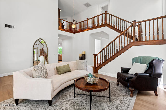 213 Heath Meadow Court, Simi Valley CA: https://media.crmls.org/mediaz/00251abb-8e5f-4638-9d7a-9f24ac8c520a.jpg