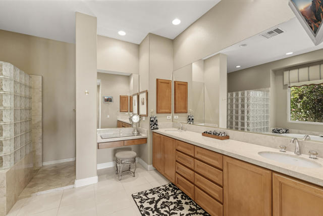 107 Via Bella, Rancho Mirage CA: https://media.crmls.org/mediaz/00252b6b-069b-4f0c-96c8-72cc2aaa5122.jpg