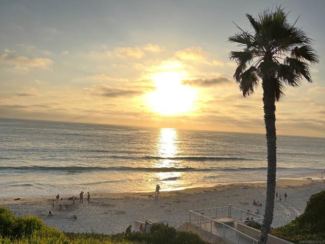 505 N Cedros, Solana Beach CA: https://media.crmls.org/mediaz/00253f84-b61e-4ea9-95bf-912554093321.jpg