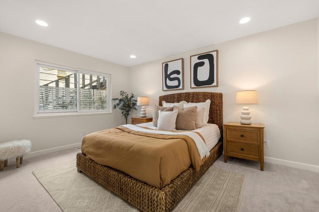https://media.crmls.org/mediaz/0025561d-ad28-488f-9b4d-b489a5732401.jpg?preset=X-Large