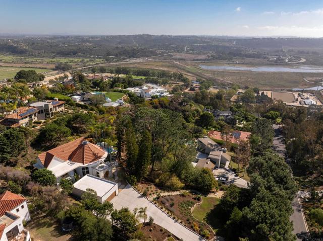 14847 Vista Del Oceano, Del Mar CA: https://media.crmls.org/mediaz/0025c9a3-87d5-4e7b-b9c3-fce265a36224.jpg