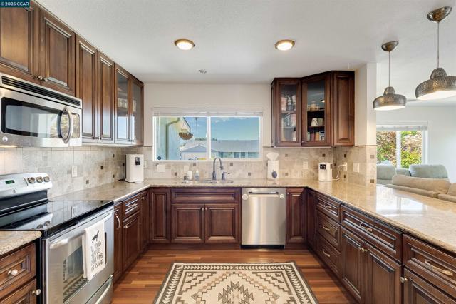 1349 Montana Dr, Concord CA: https://media.crmls.org/mediaz/002607d6-fd6e-4608-bb9f-67e6fda9beff.jpg