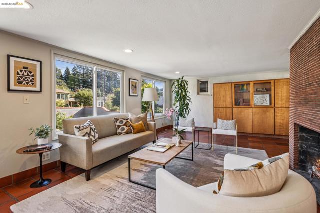 256 Cambridge Ave, Kensington CA: https://media.crmls.org/mediaz/00260992-fd5b-4166-83fa-a7c5f9d03017.jpg