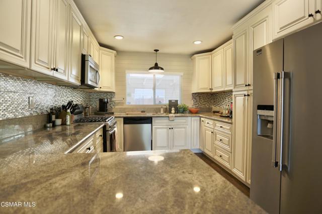 6946 Texhoma Avenue, Van Nuys CA: https://media.crmls.org/mediaz/002686af-6536-4891-b3bb-78fc303df2b5.jpg