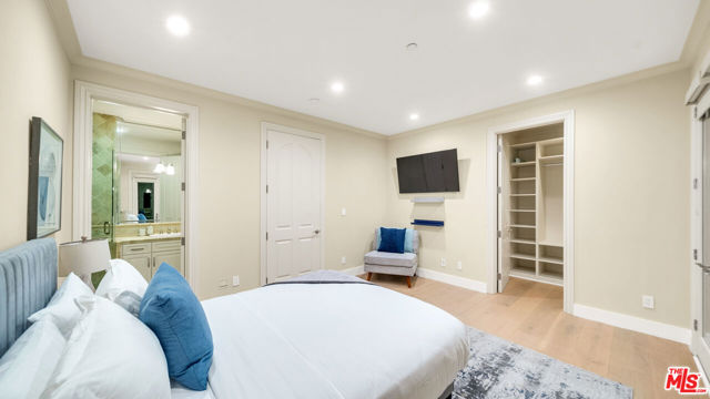 1447 San Ysidro Drive, Beverly Hills CA: https://media.crmls.org/mediaz/00269f80-a624-4392-a862-6f0677f502de.jpg