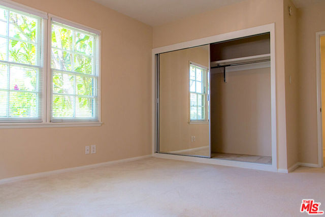 438 S Palm Drive, Beverly Hills CA: https://media.crmls.org/mediaz/0026bd0c-a854-48fc-ae32-d076bbf5d7da.jpg