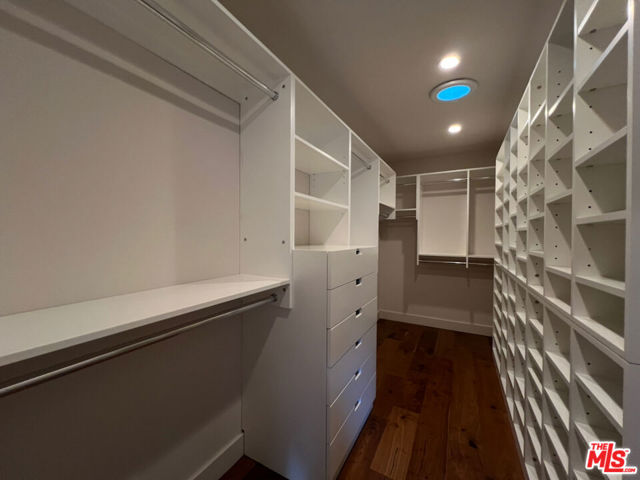 6435 Innsdale Drive, Los Angeles CA: https://media.crmls.org/mediaz/00273bf6-3440-4104-959b-e4995a015f5f.jpg