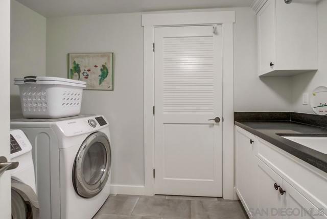 240 B Avenue, Coronado CA: https://media.crmls.org/mediaz/00276332-3501-44f1-80c9-396a6950bcaf.jpg