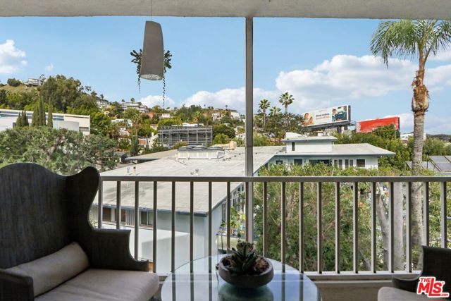 1400 N Sweetzer Avenue, West Hollywood CA: https://media.crmls.org/mediaz/00282fd1-cd40-4819-9cb6-37c4d951b736.jpg