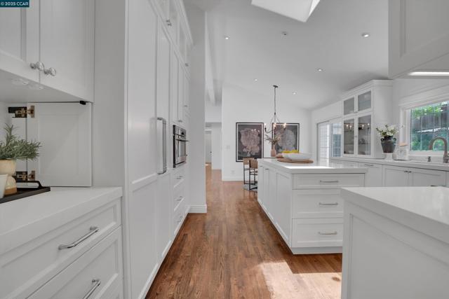 2345 San Miguel Dr, Walnut Creek CA: https://media.crmls.org/mediaz/00298f19-5c0d-489c-b9c0-cf3d56886ee1.jpg