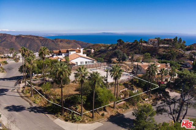 23316 W Bocana Street, Malibu CA: https://media.crmls.org/mediaz/002a4786-341f-49d7-91af-2d1c185ee64b.jpg