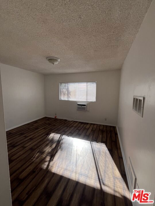4187 Arch Drive, Studio City CA: https://media.crmls.org/mediaz/002a5210-47d5-4205-8c6f-e094ad41b8dc.jpg